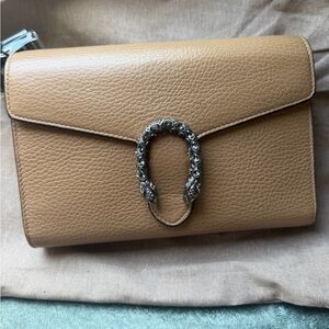 Gucci Dionysus Leather Wallet on Chain – Neutral Beige